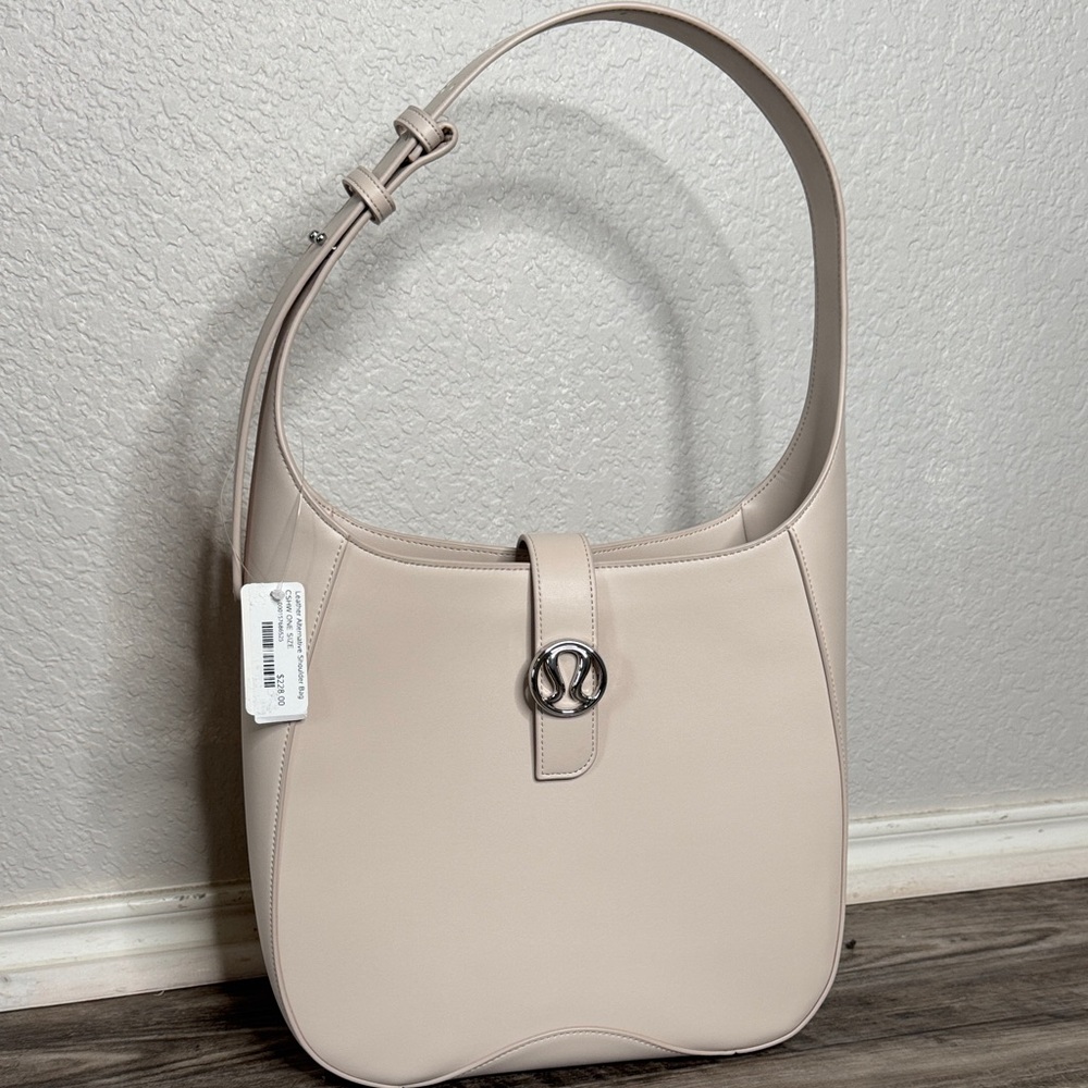 Lululemon Leather Alternative Shoulder Bag 8L Cream Cashew Vegan Handbag Trendy - Picture 2 of 11